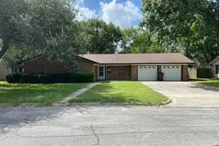 806 Merritt Dr, Lockhart, TX 78644 - Photo 1