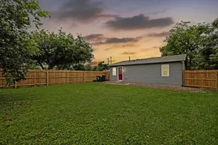 606 E 19th St, Georgetown, TX 78626 - Photo 19
