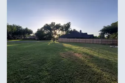2200 Lark Lane, Taylor, TX 76574 - Photo 3