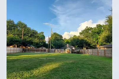 2200 Lark Lane, Taylor, TX 76574 - Photo 5