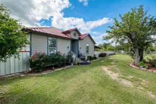 440 E Clark St, Bartlett, TX 76511 - Photo 3
