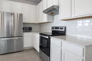 18501 Spotted Eagle Ln, Elgin, TX 78621 - Photo 9