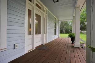 306 Rivers St, Smithville, TX 78957 - Photo 3