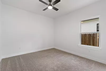 889 S Leon, Giddings, TX 78942 - Photo 13