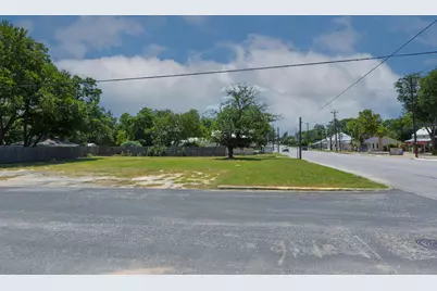 611 N Llano Street, Fredericksburg, TX 78624 - Photo 15