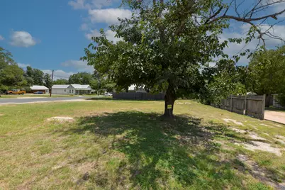 611 N Llano Street, Fredericksburg, TX 78624 - Photo 13