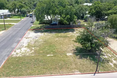 611 N Llano Street, Fredericksburg, TX 78624 - Photo 3