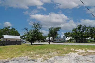 611 N Llano Street, Fredericksburg, TX 78624 - Photo 7