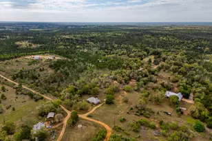 185 E Broken Tree Ln, Smithville, TX 78957 - Photo 35