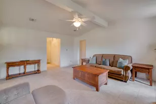 185 E Broken Tree Ln, Smithville, TX 78957 - Photo 9