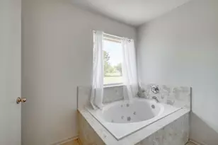 185 E Broken Tree Ln, Smithville, TX 78957 - Photo 21