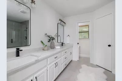 9305 Rolling Oaks Trail, Austin, TX 78750 - Photo 15