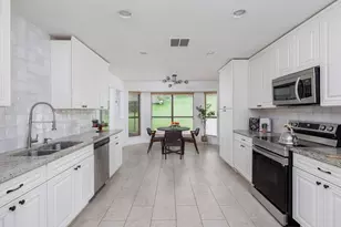 9305 Rolling Oaks Trail, Austin, TX 78750 - Photo 5