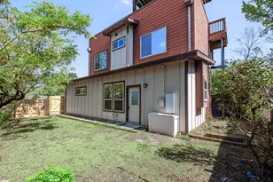 2204 E 13th St, Austin, TX 78702 - Photo 5