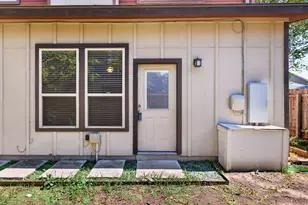 2204 E 13th St, Austin, TX 78702 - Photo 7