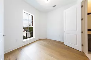 1201 Shore District Dr, Austin, TX 78741 - Photo 7
