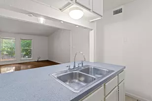 2708 S 1st St, Austin, TX 78704 - Photo 15