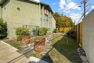 2708 S 1st St, Austin, TX 78704 - Photo 25