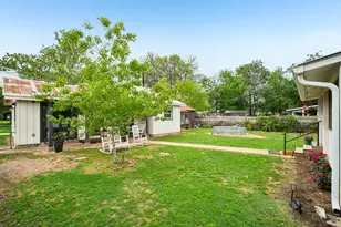 801 Bishop St, Smithville, TX 78957 - Photo 3