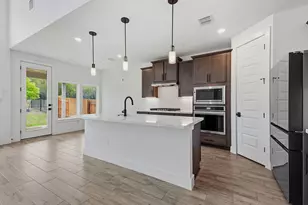 1102 Sage Thrasher Cir, Dripping Springs, TX 78620 - Photo 19