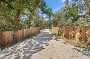 215 Sayers Dr, Bastrop, TX 78602 - Photo 5
