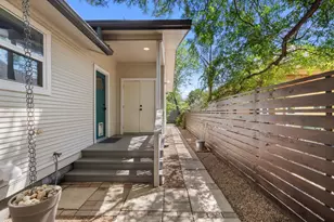 2411 E 10th St, Austin, TX 78702 - Photo 37