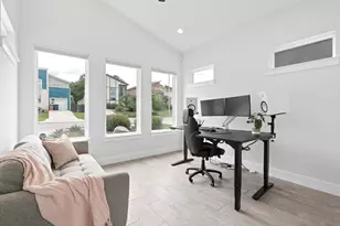 5205 Rob-Scott St, Austin, TX 78721 - Photo 9