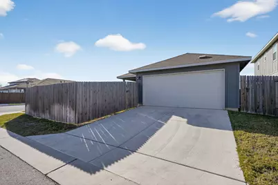 900 Main Street, Hutto, TX 78634 - Photo 23