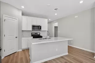 900 Main St, Hutto, TX 78634 - Photo 5