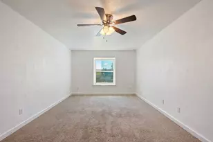 300 E Croslin St, Austin, TX 78752 - Photo 21