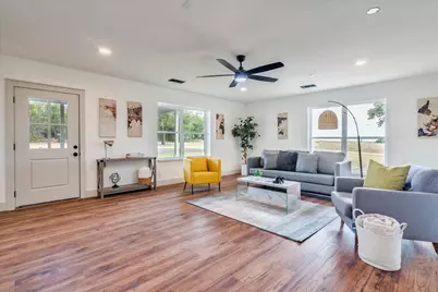 1102 N Austin Avenue, Georgetown, TX 78626 - Photo 25