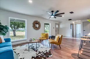 1102 N Austin Ave, Georgetown, TX 78626 - Photo 9