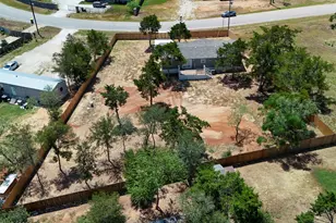 146 Monte Vis Dr, Elgin, TX 78621 - Photo 23