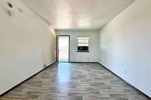 302 Calhoun Dr, Rockdale, TX 76567 - Photo 3