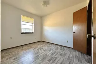 302 Calhoun Dr, Rockdale, TX 76567 - Photo 5