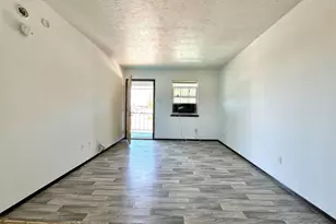 302 Calhoun Dr, Rockdale, TX 76567 - Photo 3