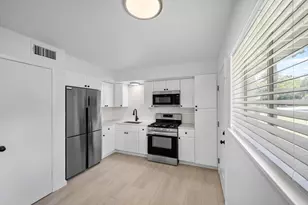 806 E 13th St, Georgetown, TX 78626 - Photo 15