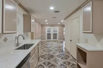 4805 Crest Oak Road, Austin, TX 78744 - Photo 9