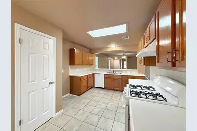 102 Ryan Cove, Hutto, TX 78634 - Photo 7