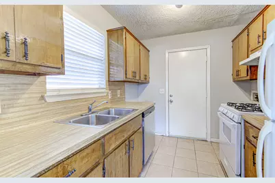 907 Taulbee Lane, Austin, TX 78757 - Photo 9