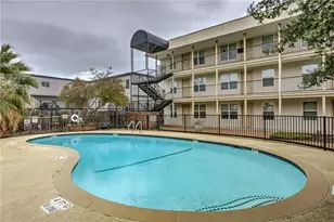 910 Duncan Ln, Austin, TX 78705 - Photo 13