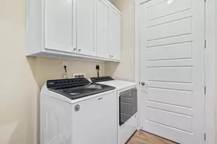 104 E 2nd St, Taylor, TX 76574 - Photo 25
