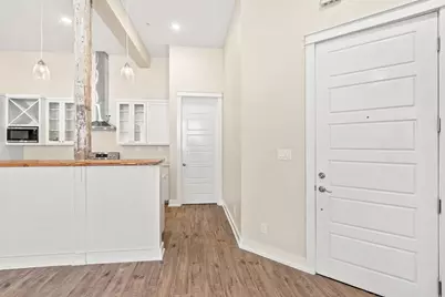 104 E 2nd Street #201, Taylor, TX 76574 - Photo 5