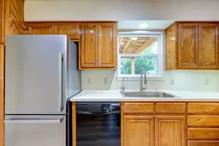 506 West St, Hutto, TX 78634 - Photo 9