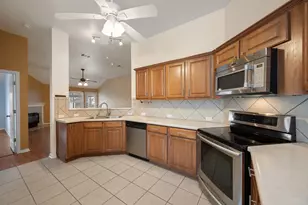 215 Kerley Dr, Hutto, TX 78634 - Photo 7