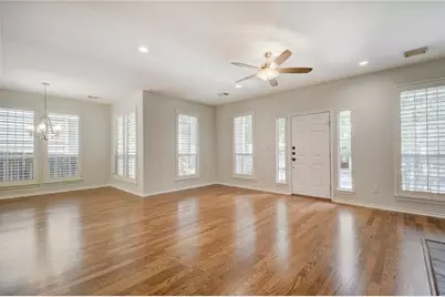 2614 Kinney Oaks Court, Austin, TX 78704 - Photo 9