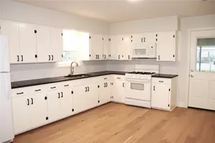 352 W Vaughan St, Bertram, TX 78605 - Photo 9