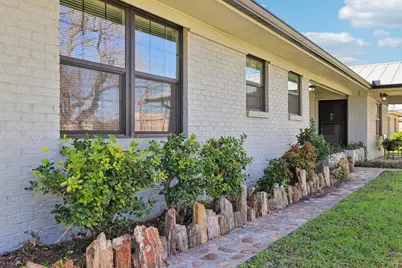 110 Jones Street, Bastrop, TX 78602 - Photo 3