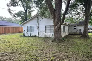 806 Brockman St, Sweeny, TX 77480 - Photo 17