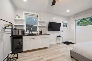2311 E 8th St, Austin, TX 78702 - Photo 23